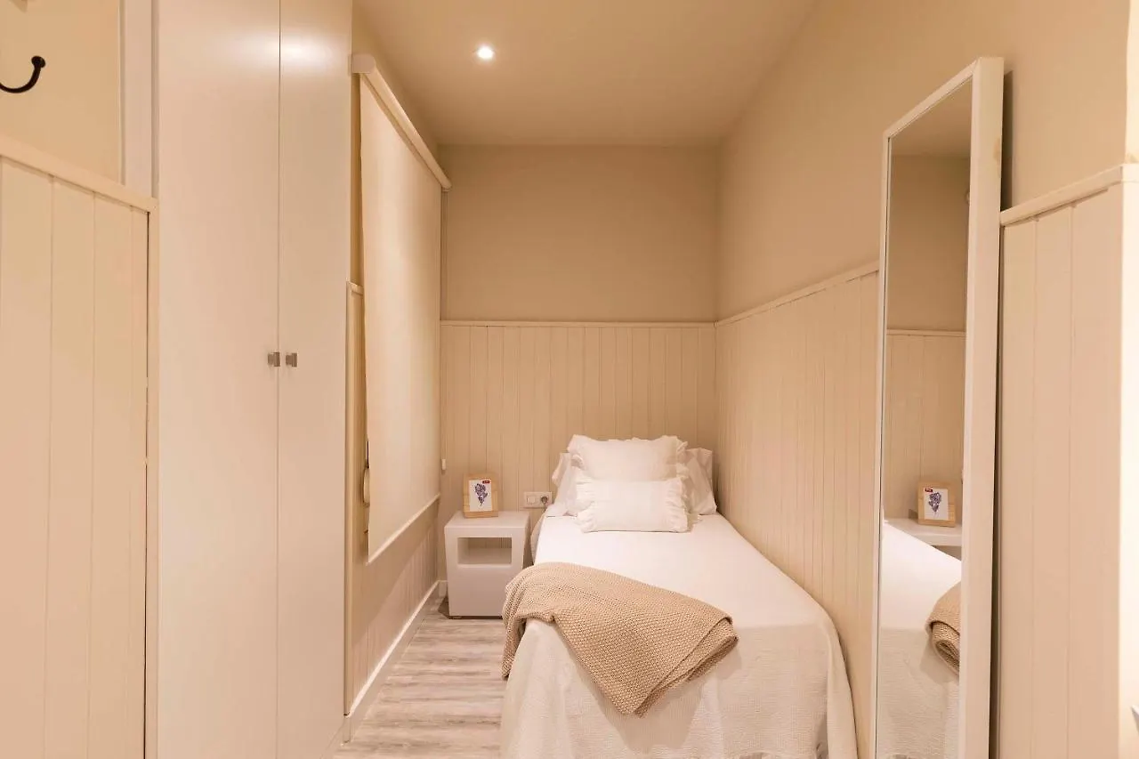 Chic Gran Via Apartment Barcelona 0*,  Spain