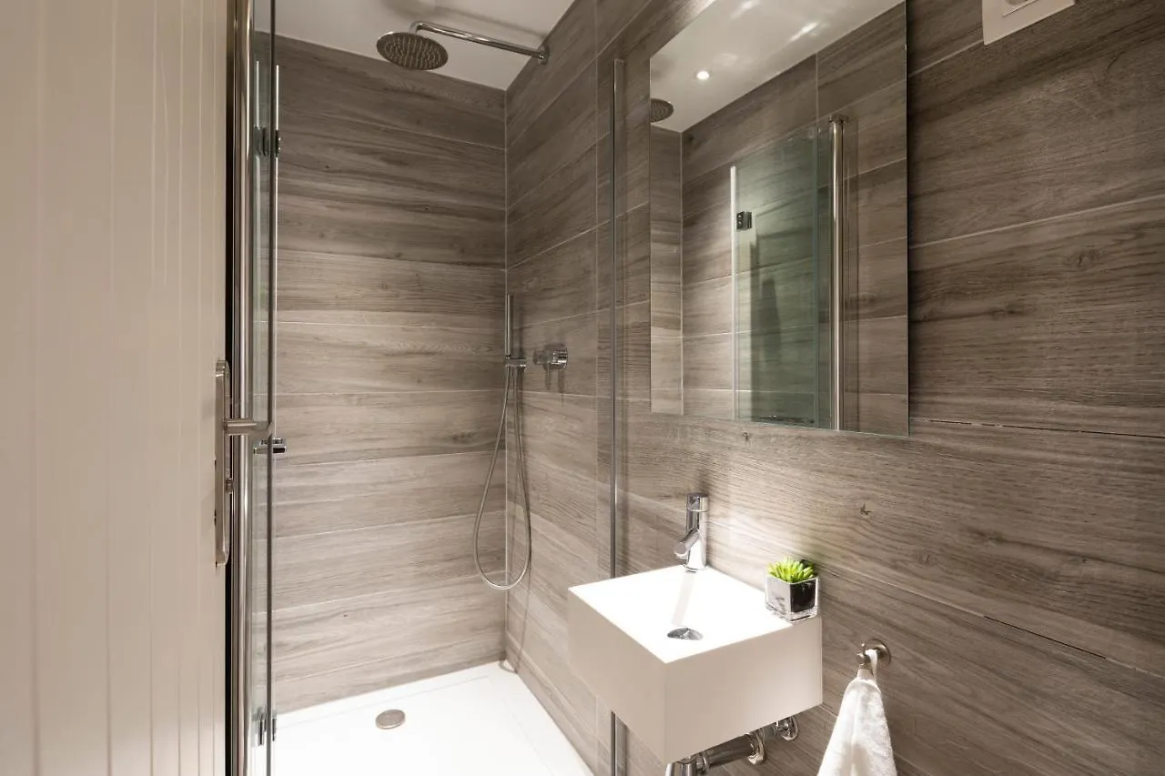 Chic Gran Via Apartment Barcelona