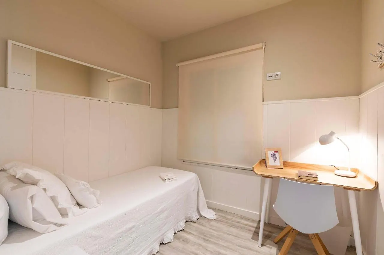 Chic Gran Via Apartment Barcelona 0*,  Spain