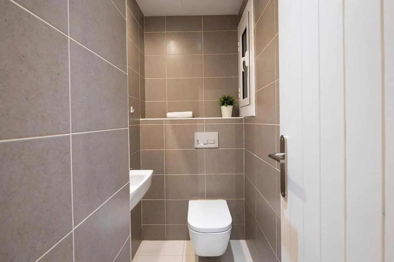 Chic Gran Via Apartment Barcelona